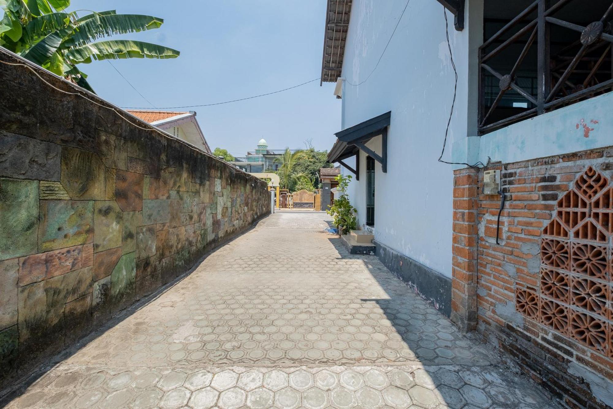 Reddoorz Syariah At Jalan Sunan Giri Tuban Tuban  Eksteriør bilde