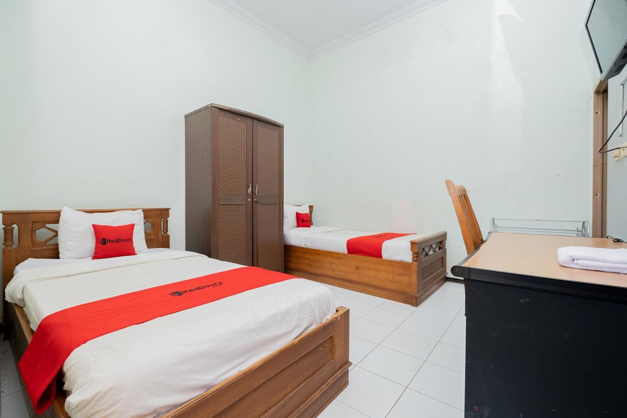 Reddoorz Syariah At Jalan Sunan Giri Tuban Tuban  Eksteriør bilde